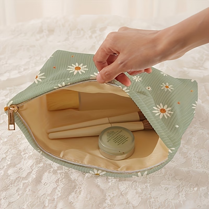 Daisy Print Cosmetics Bag
