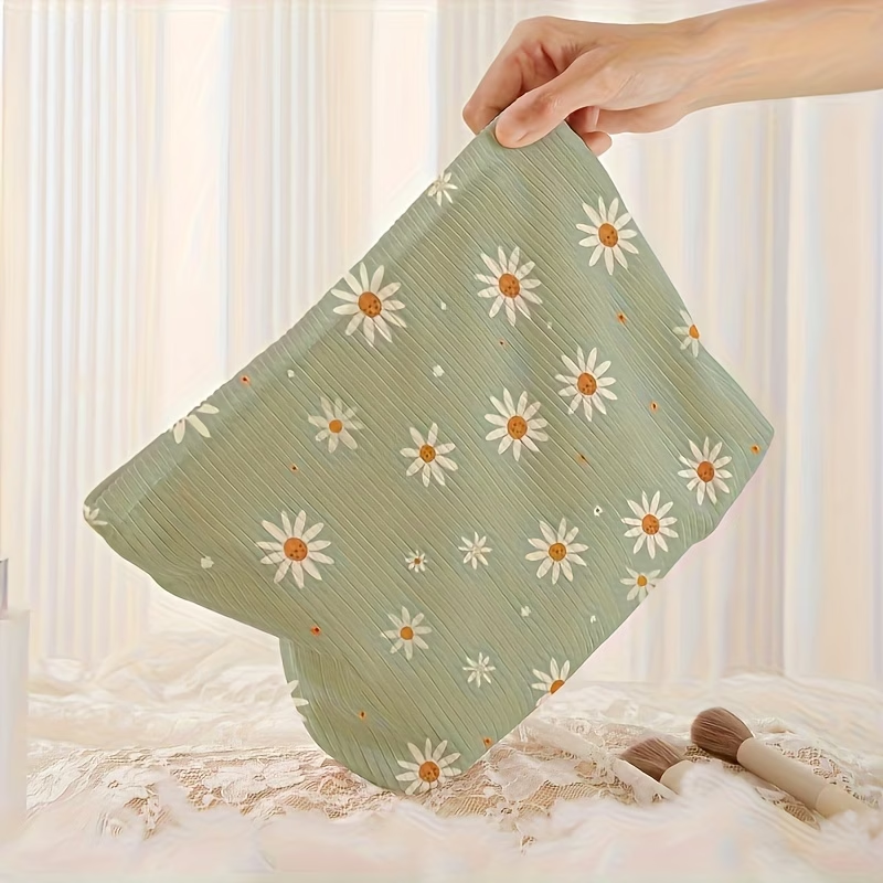 Daisy Print Cosmetics Bag
